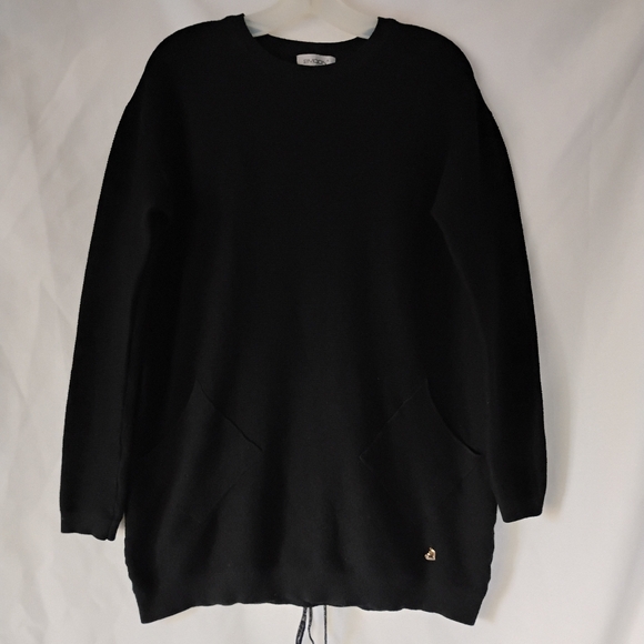 Women's Black Ribbed Crewneck Sweater Gold Decorative Lacing Back & Heart Charm - Picture 13 of 16